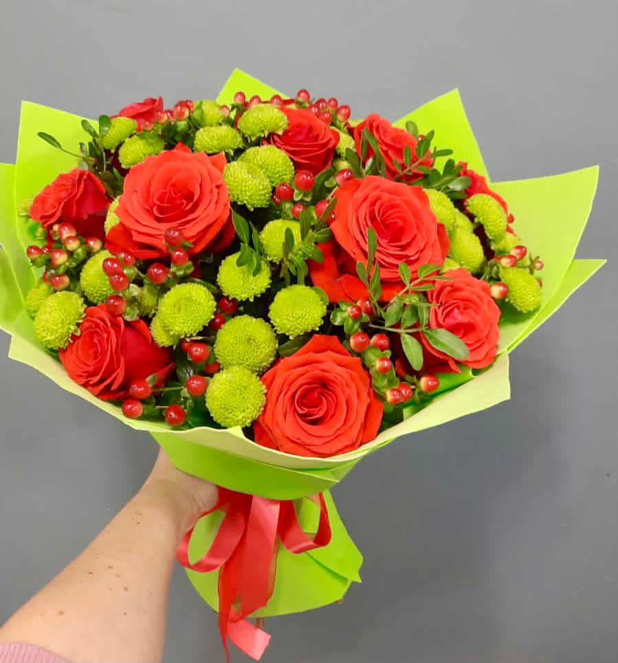 Букет цветов из: Хризантемы и Розы в Искитиме