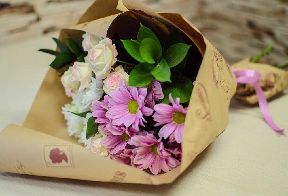 Букет цветов из: Розы и Хризантемы в Искитиме