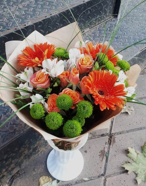 Букет цветов из: Герберы, Хризантемы, Альстромерии и Розы в Искитиме