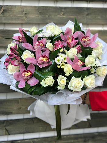Букет цветов из: Розы и Хризантемы в Искитиме