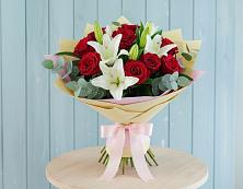 Букет цветов из:  Лилии и Розы в Искитиме