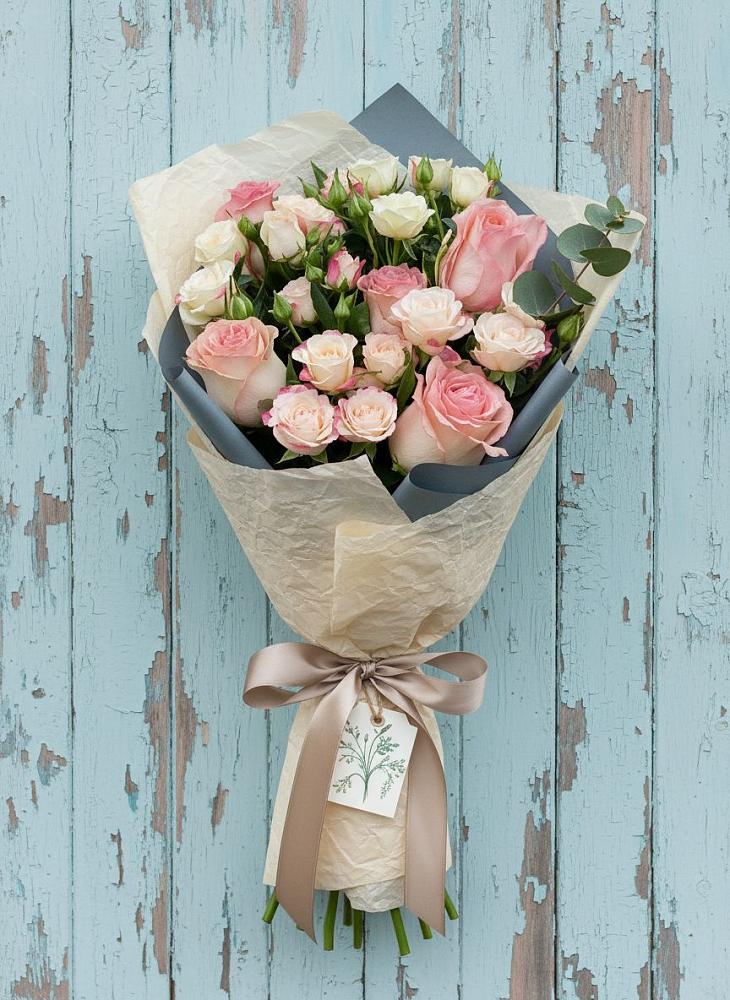 Букет цветов из: Розы в Искитиме