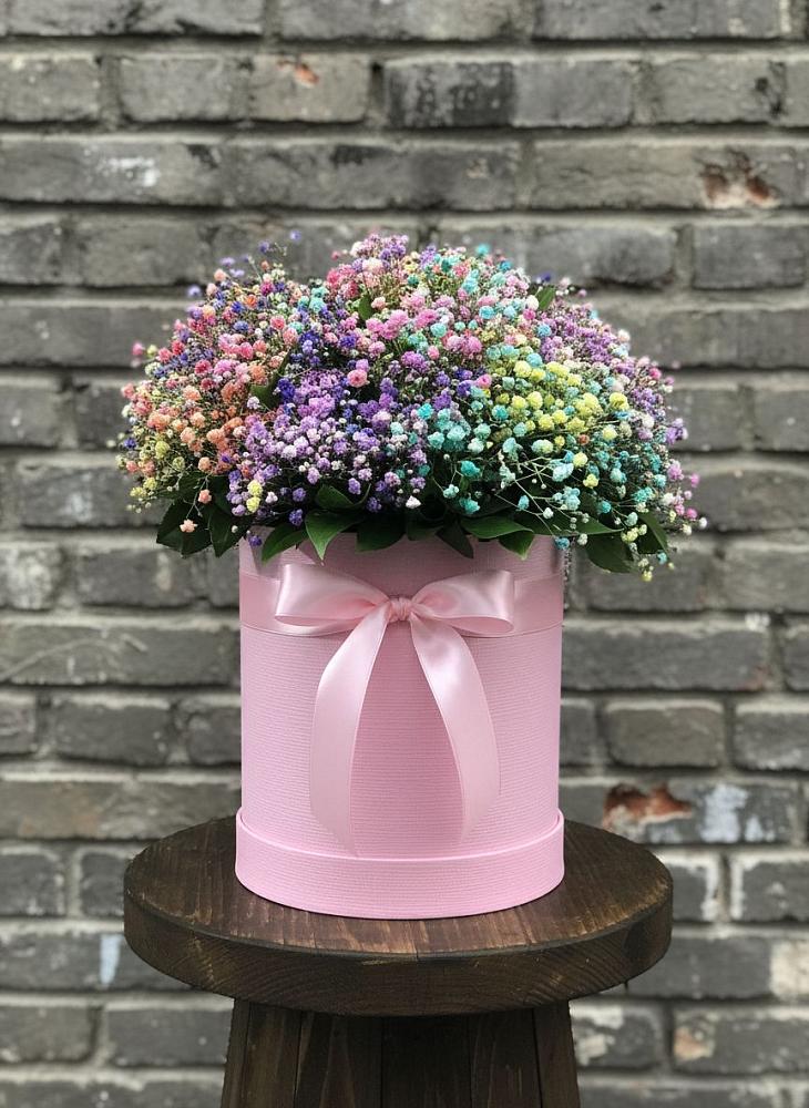 Цветочная композиция из Гипсофила и Розы в шляпной коробке в Искитиме