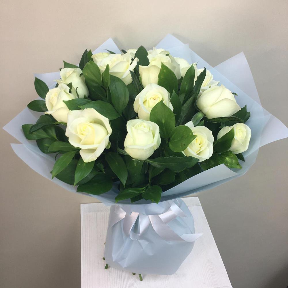 Букет 15 Белых роз Проуд в Искитиме