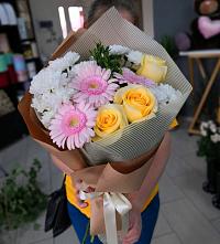 Букет цветов из:  Герберы, Розы и Хризантемы в Искитиме