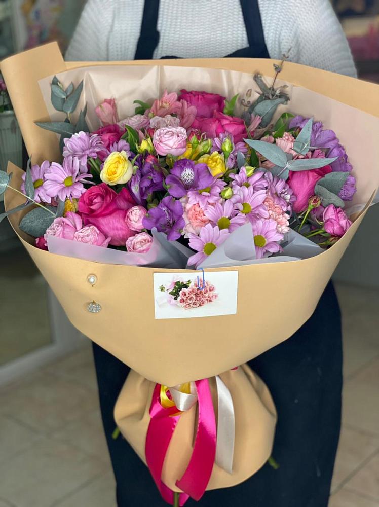 Букет цветов из: Хризантемы, Гвоздики и Альстромерии в Искитиме