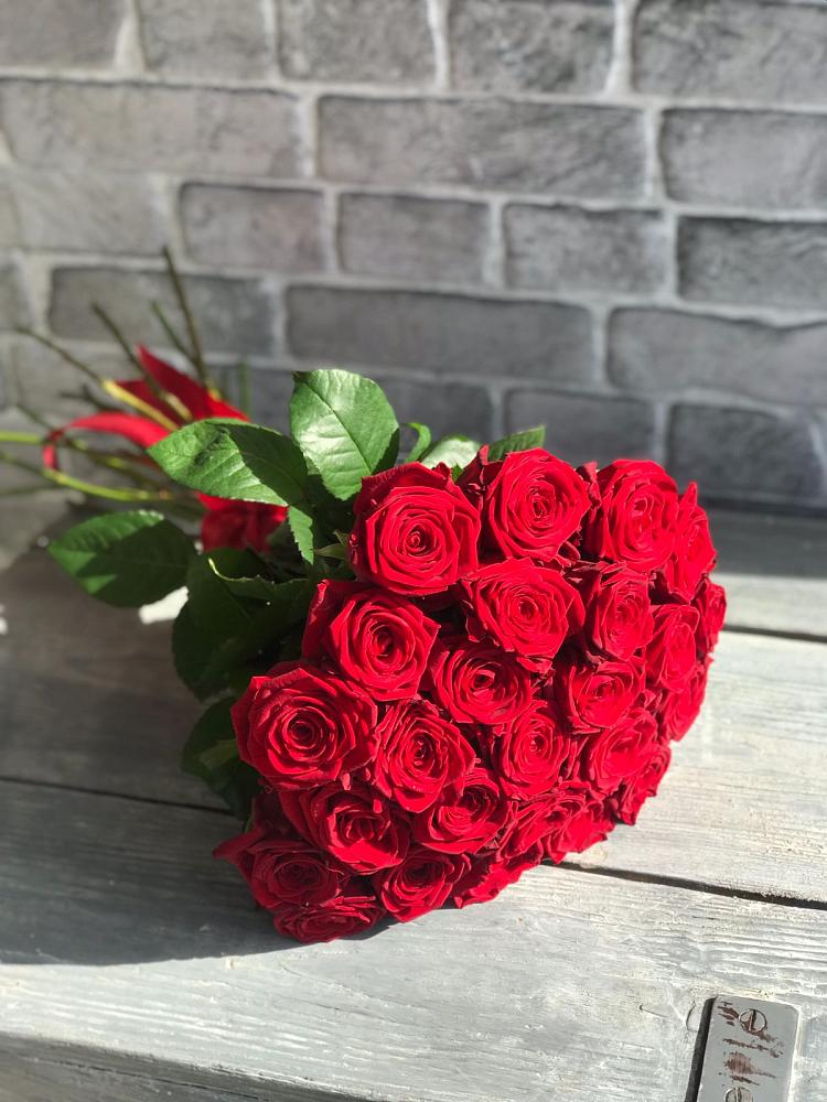 Букет Красные розы Фридом в Искитиме