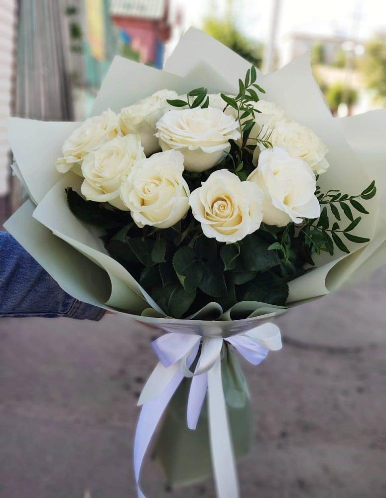 Букет Белые розы Проуд в Искитиме