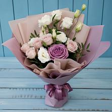 Букет цветов из:  Розы и Лизиантусы в Искитиме