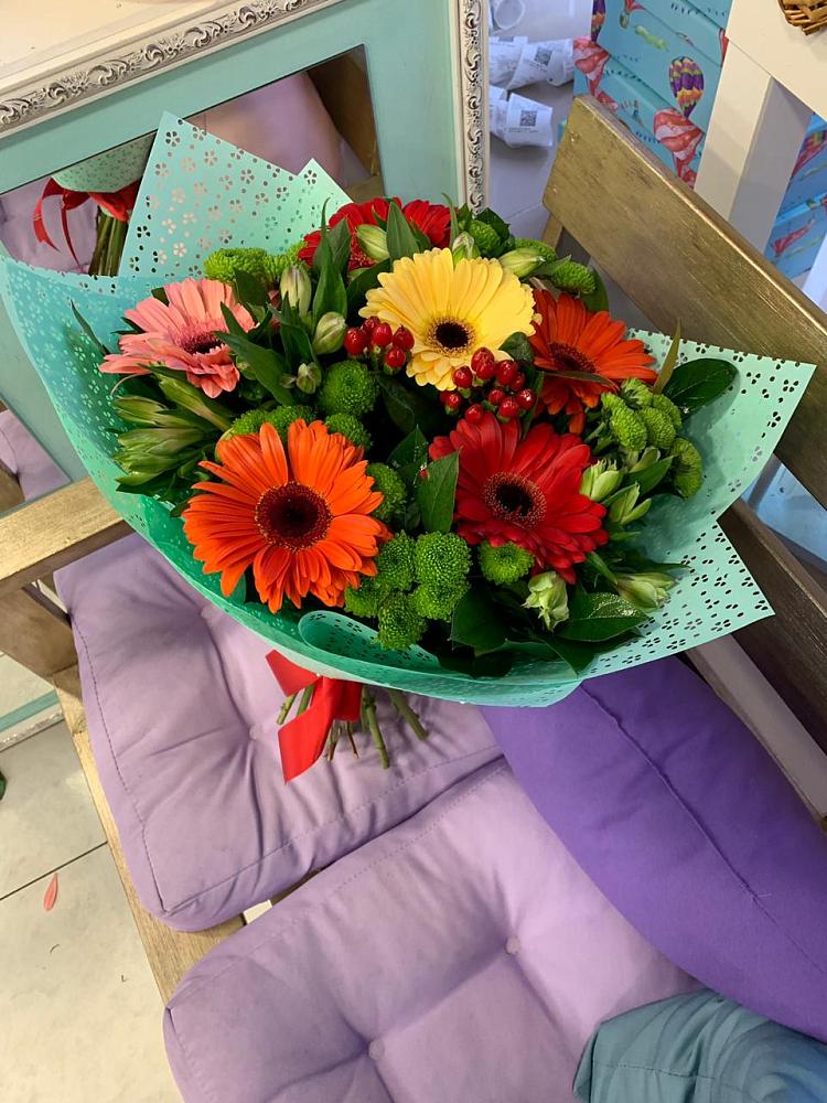 Букет цветов из: Герберы, Хризантемы и Альстромерии в Искитиме