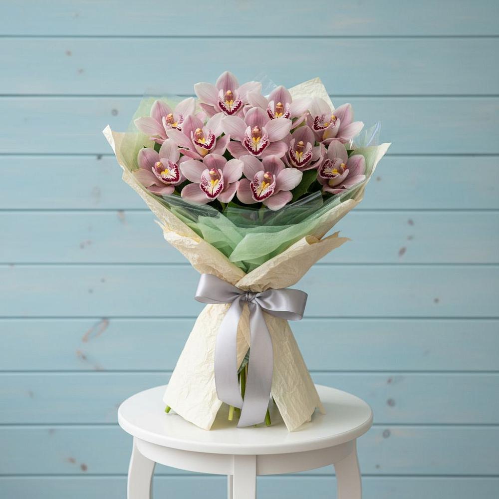 Букет цветов из: Орхидеи и Розы в Искитиме