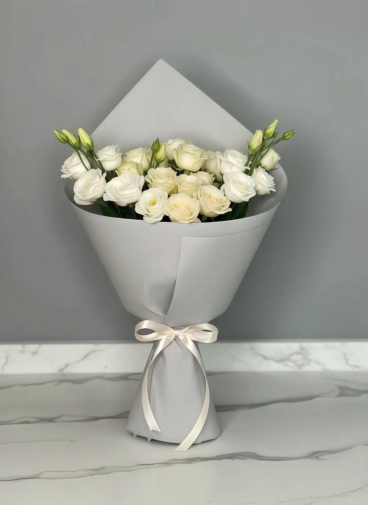 Букет цветов из: Розы и Лизиантусы в Искитиме