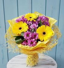 Букет цветов из:  Хризантемы и Герберы в Искитиме