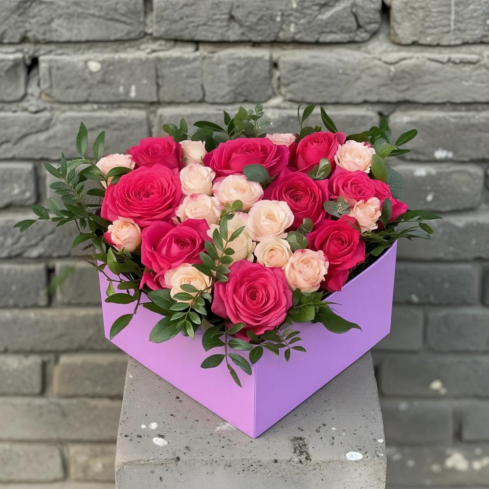 Цветочная композиция из Розы в коробке в Искитиме