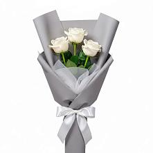 Букет 3 белые розы в Искитиме