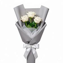 Букет 3 белые розы в Искитиме
