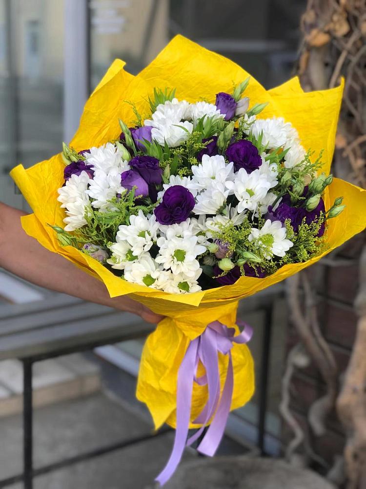 Букет цветов из: Ирисы, Хризантемы и Ромашки в Искитиме
