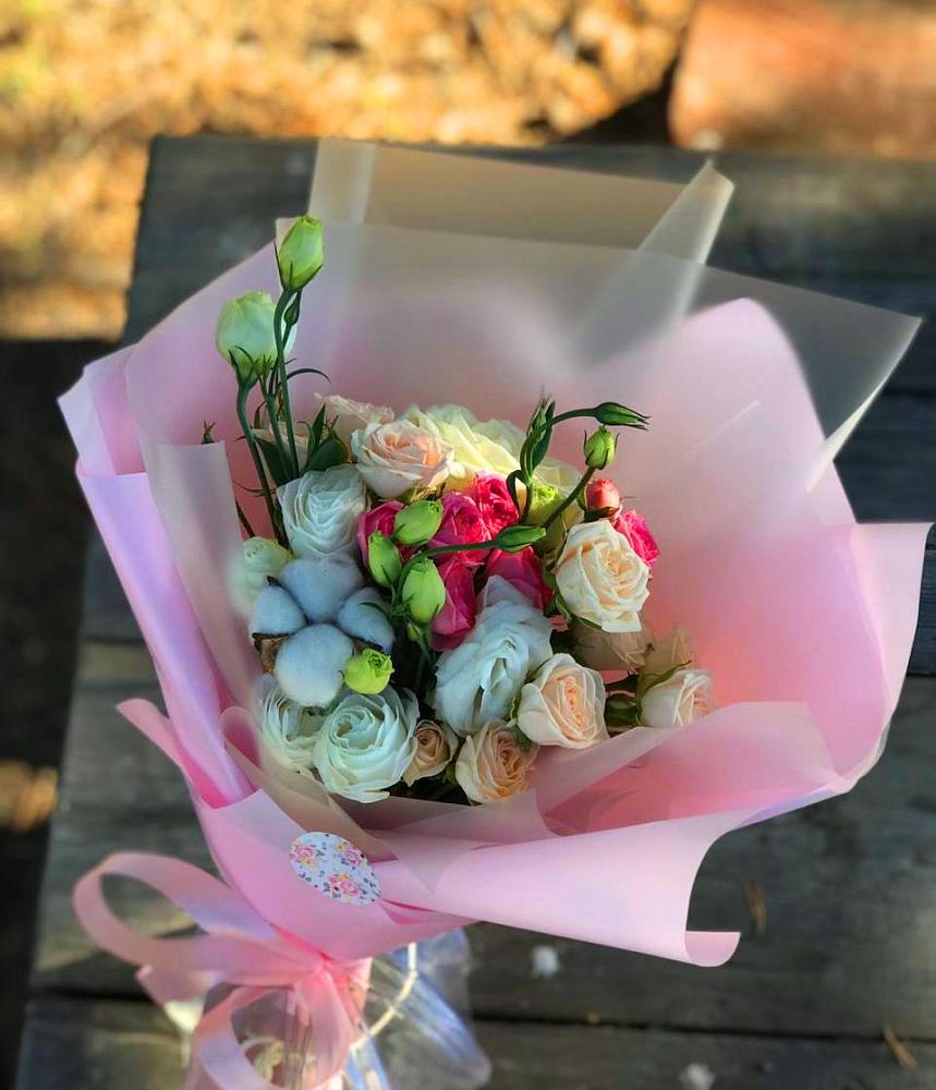 Букет цветов из: Розы и Лизиантусы в Искитиме