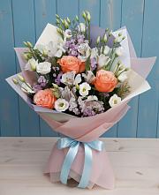 Букет цветов из:  Лизиантусы, Розы, Альстромерии и Гипсофила в Искитиме