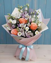 Букет цветов из:  Лизиантусы, Розы, Альстромерии и Гипсофила в Искитиме