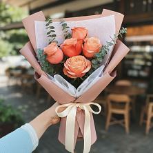 Букет цветов из:  Розы в Искитиме