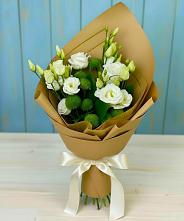 Букет цветов из:  Хризантемы и Лизиантусы в Искитиме