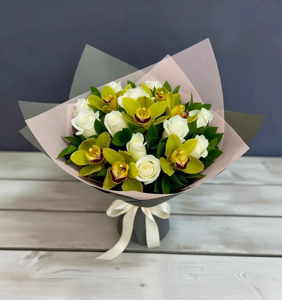 Букет цветов из: Орхидеи и Розы в Искитиме