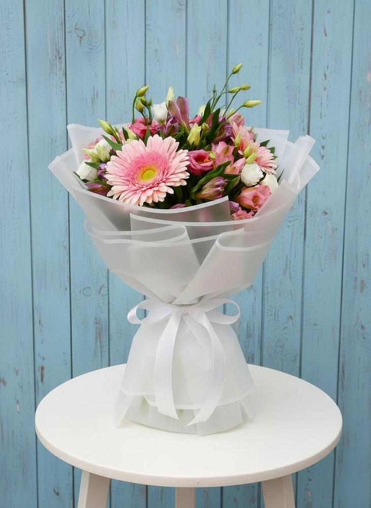 Букет цветов из: Герберы, Альстромерии и Лизиантусы в Искитиме