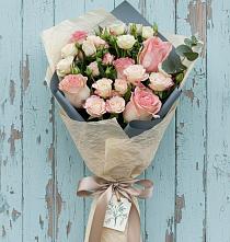 Букет цветов из:  Розы в Искитиме