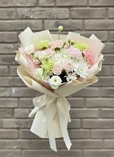 Букет цветов из:  Гвоздики, Розы, Лизиантусы и Хризантемы в Искитиме