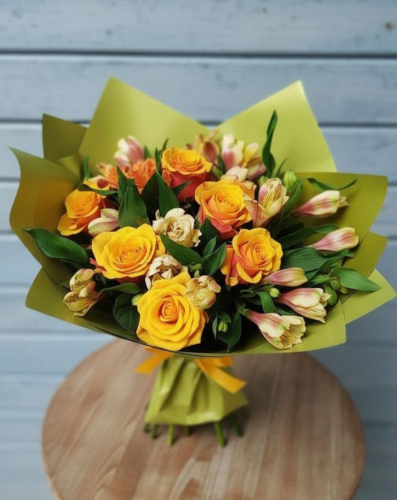 Букет цветов из: Альстромерии и Розы в Искитиме
