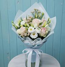 Букет цветов из:  Розы и Лизиантусы в Искитиме