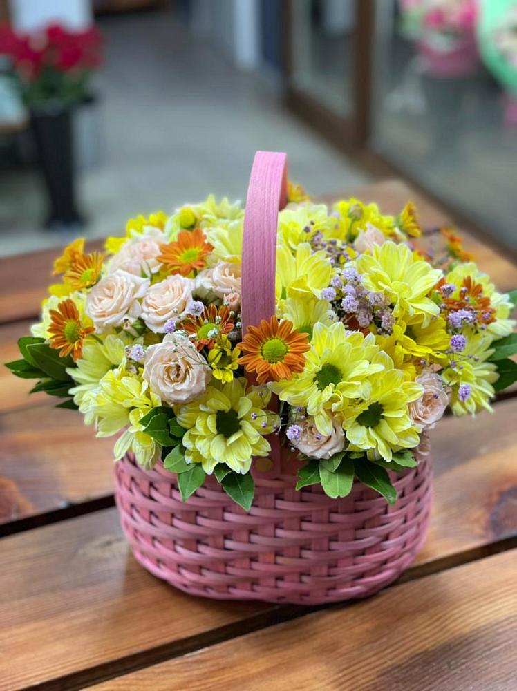 Цветочная композиция из Хризантемы и Розы в корзине в Искитиме