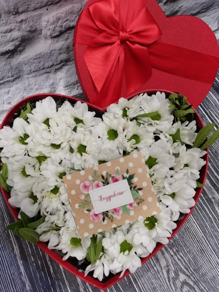 Цветочная композиция из Хризантемы в виде сердца в Искитиме