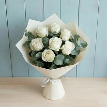 Букет Белые розы в Эвкалипте в Искитиме