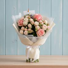 Букет цветов из:  Розы в Искитиме