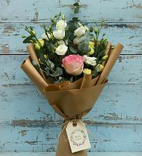 Букет цветов из:  Розы и Лизиантусы в Искитиме