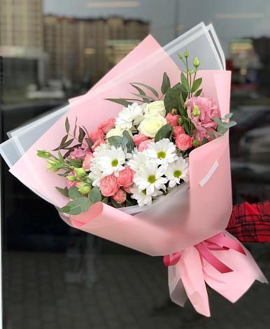 Букет цветов из: Розы, Лизиантусы и Хризантемы в Искитиме