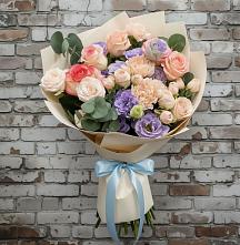 Букет цветов из:  Розы, Лизиантусы и Гвоздики в Искитиме