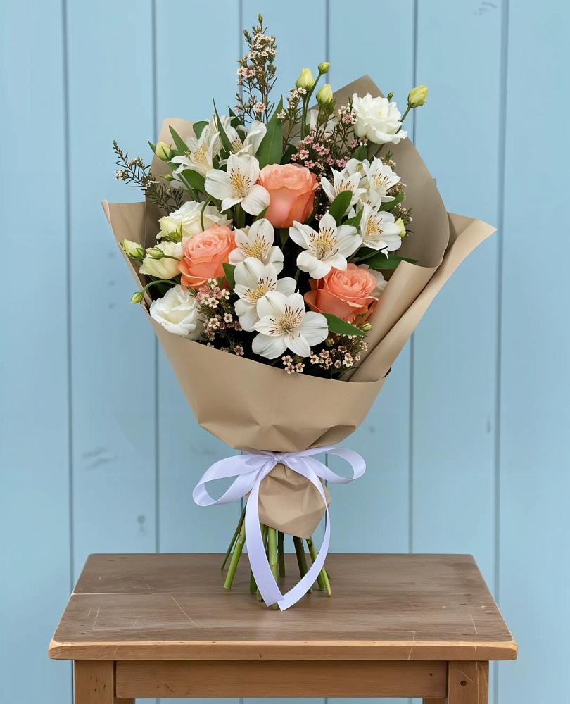 Букет цветов из: Альстромерии, Лизиантусы, Розы и Хризантемы в Искитиме