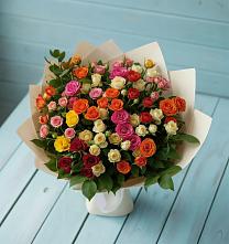 Букет Микс из разноцветных кустовых роз в Искитиме