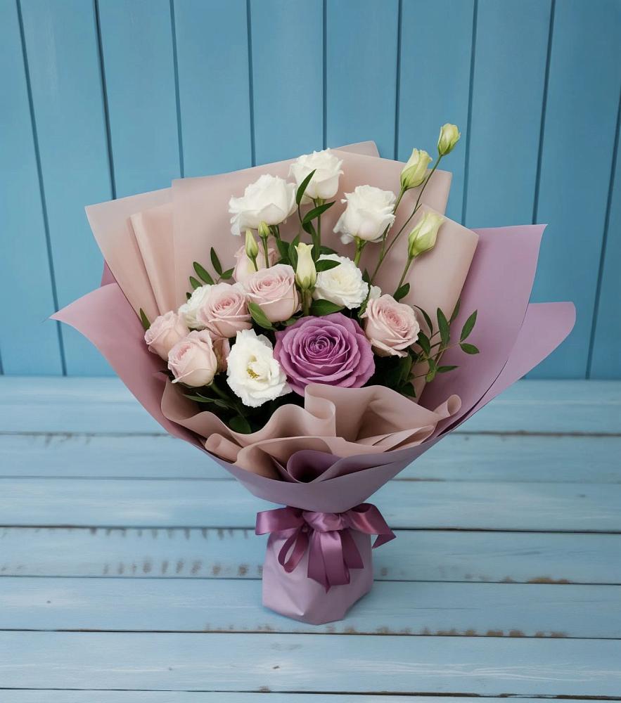 Букет цветов из: Розы и Лизиантусы в Искитиме